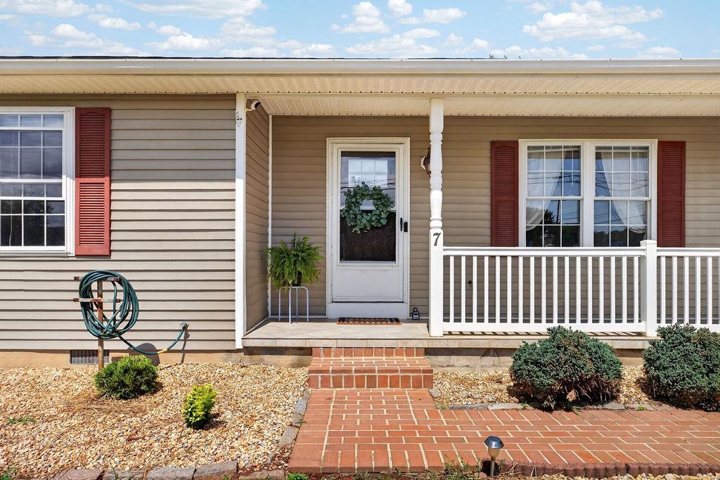 7 Featherstone Drive Lyndhurst, VA 22952 - Photo 3 of 66