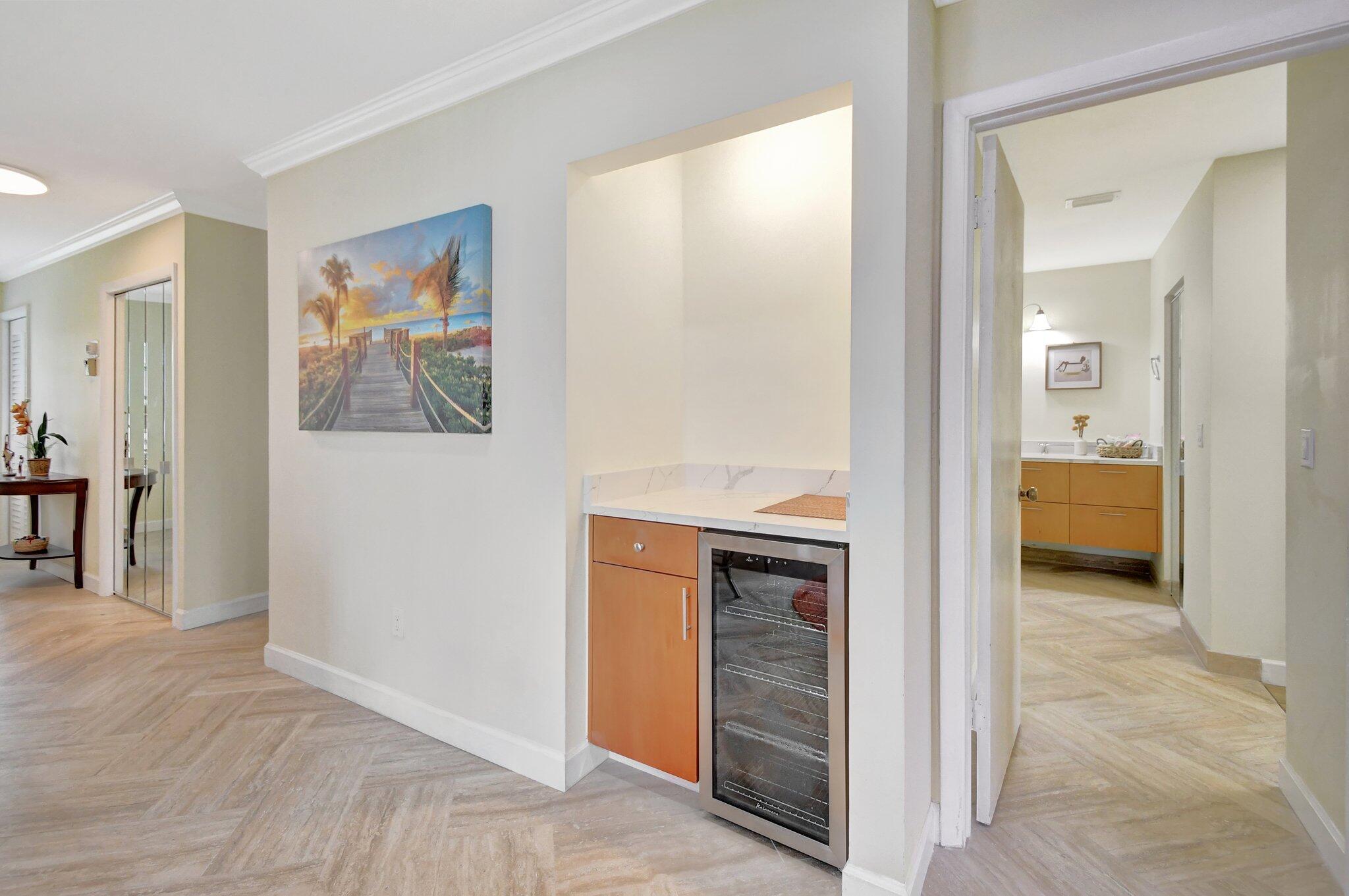 21209 Lago Circle, Unit 12G Boca Raton, FL 33433 - Photo 14 of 39 a view of a hallway to rooms and a livingroom