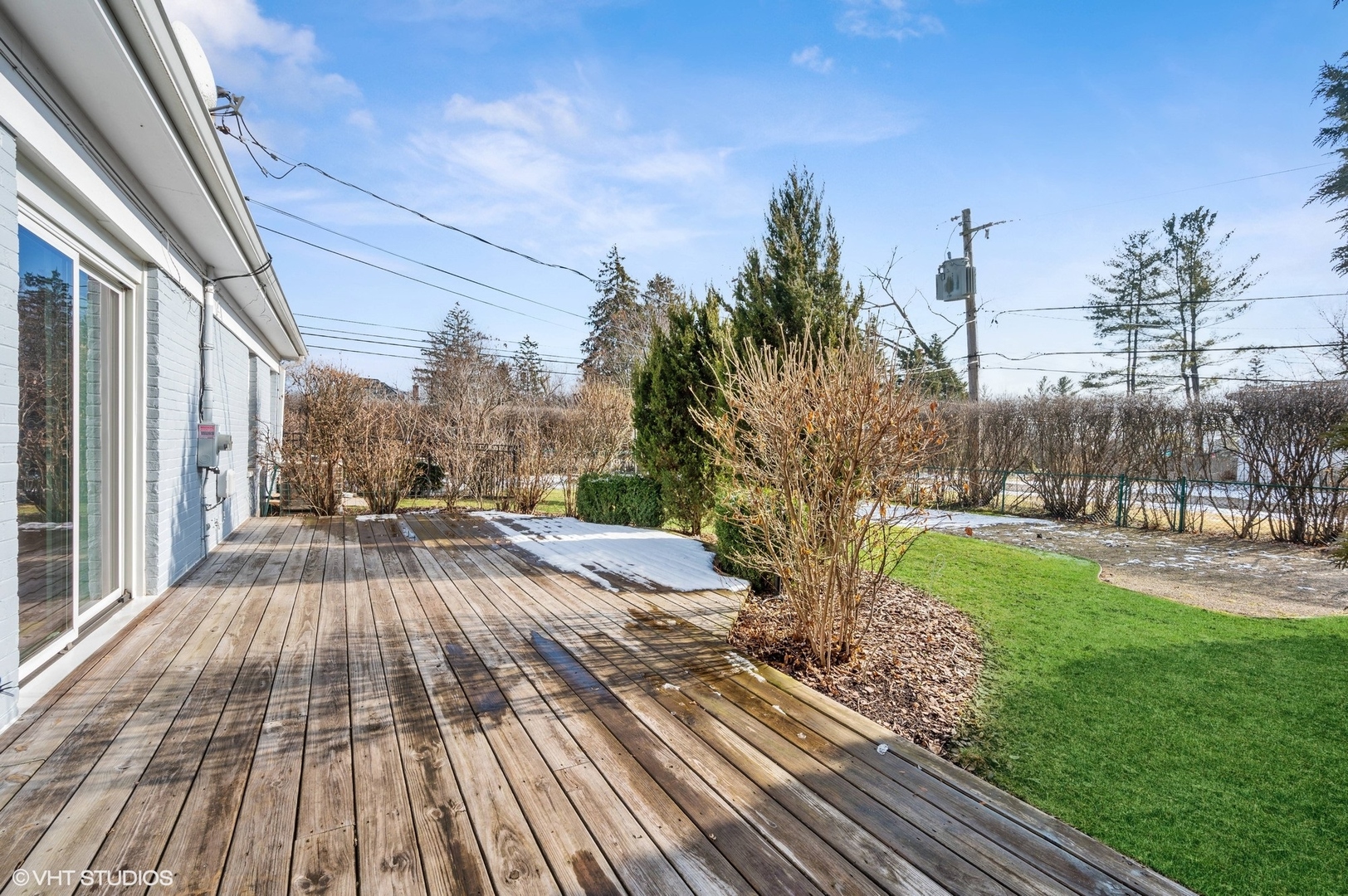 2048 Wagner Road Glenview, IL 60025 - Photo 28 of 37 a view of a yard with sitting area
