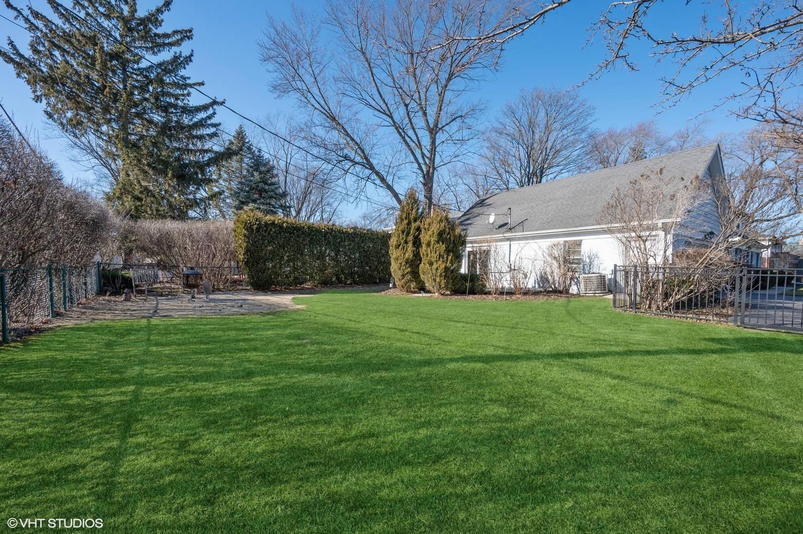 2048 Wagner Road Glenview, IL 60025 - Photo 29 of 37 a view of a house with backyard and garden