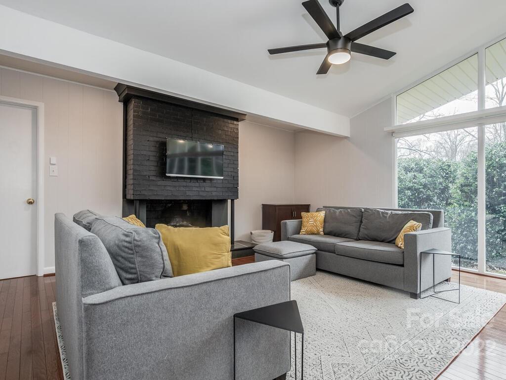 608 Robmont Road Charlotte, NC 28270 - Photo 14 of 25 a living room with furniture and a window