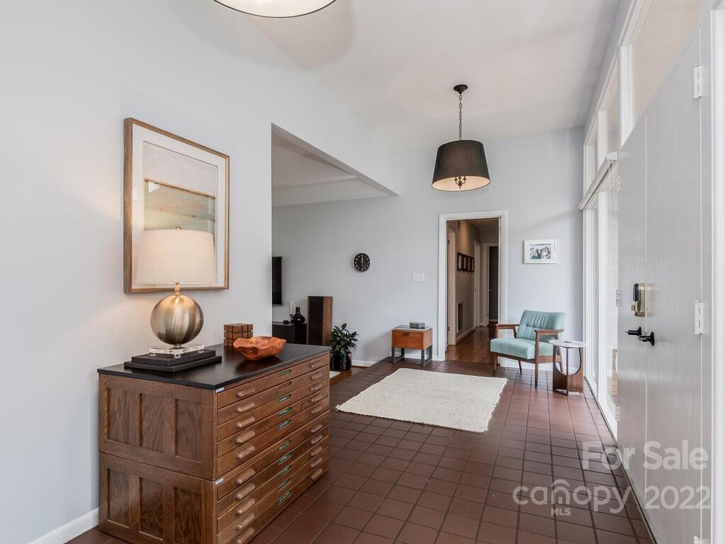 608 Robmont Road Charlotte, NC 28270 - Photo 4 of 25 a living room with furniture