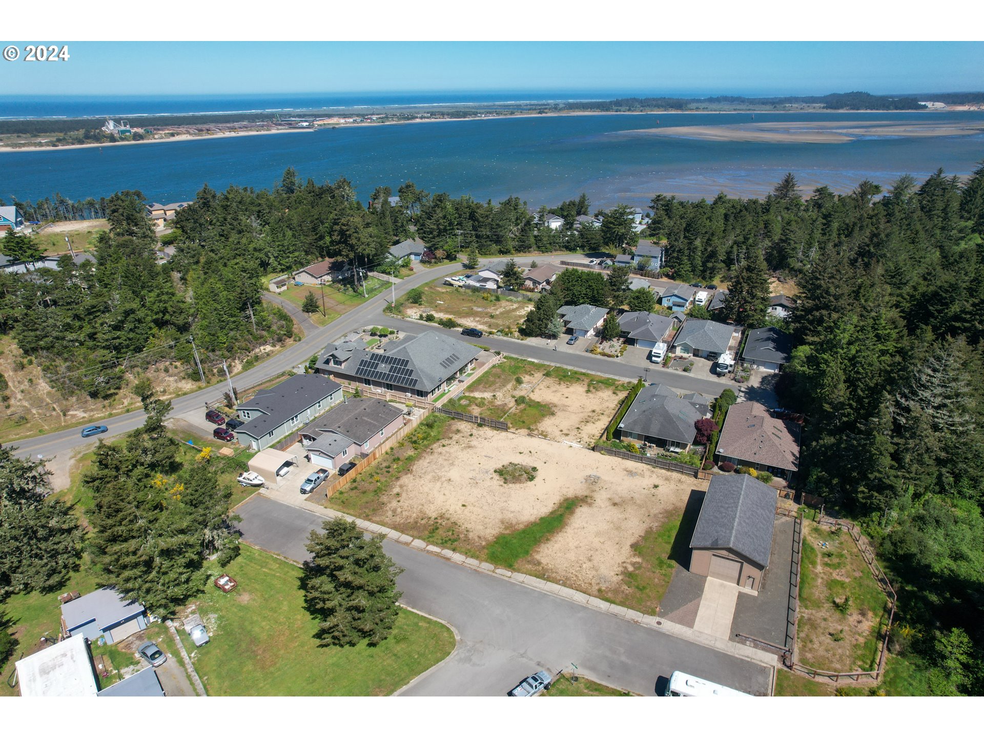 765 Edwards Coos Bay, OR 97420 - Photo 17 of 23 Gallery Image 17