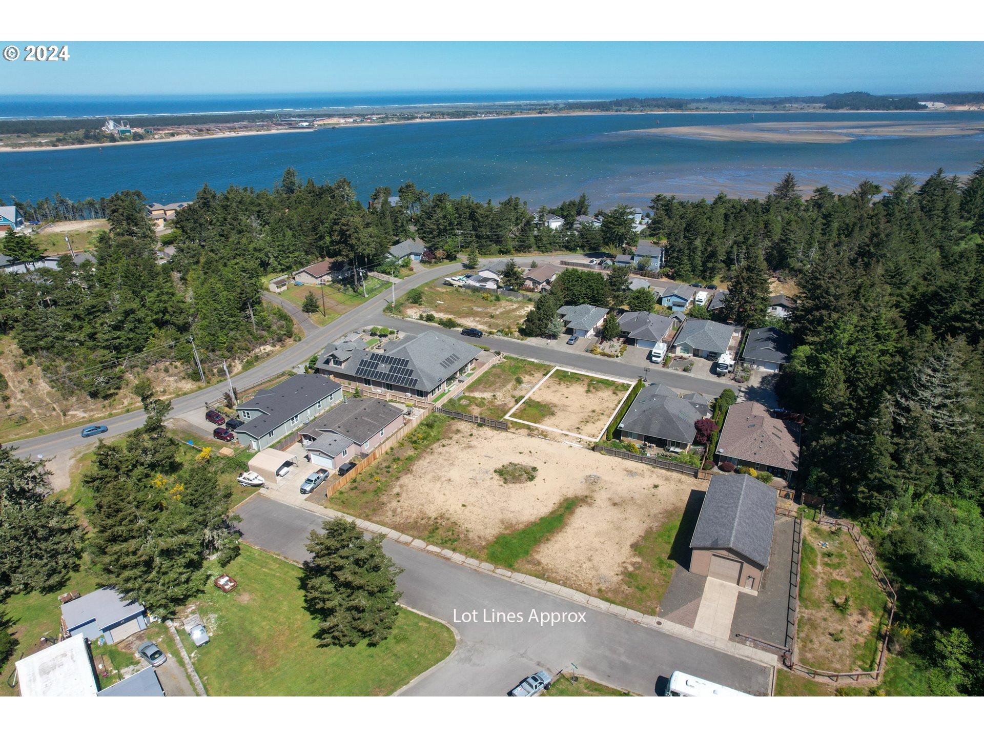 765 Edwards Coos Bay, OR 97420 - Photo 18 of 23 Gallery Image 18