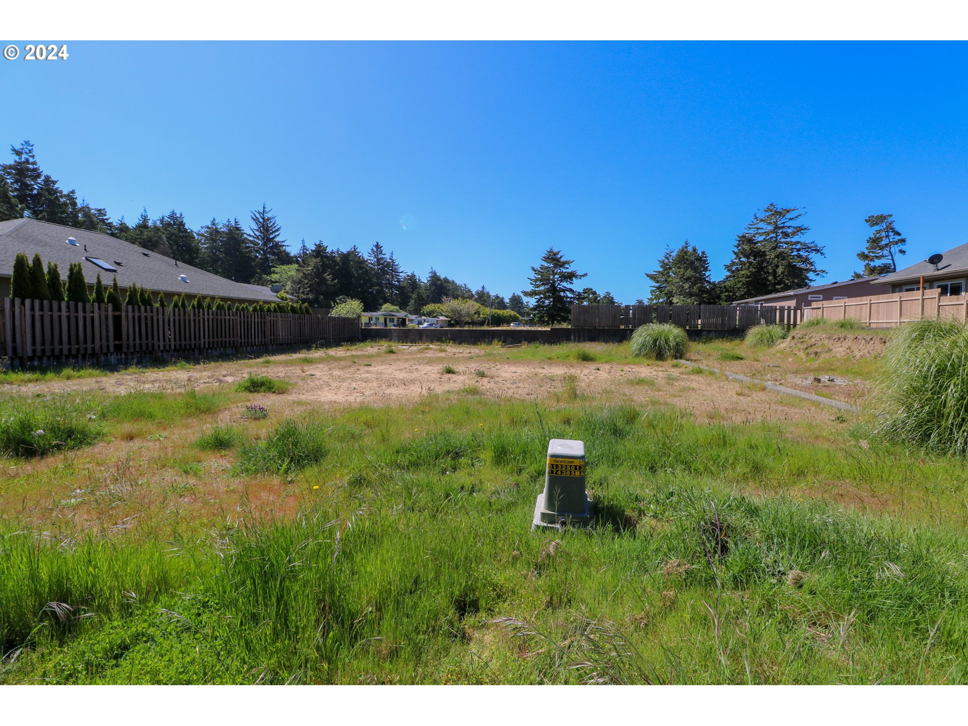 765 Edwards Coos Bay, OR 97420 - Photo 2 of 23 Gallery Image 2