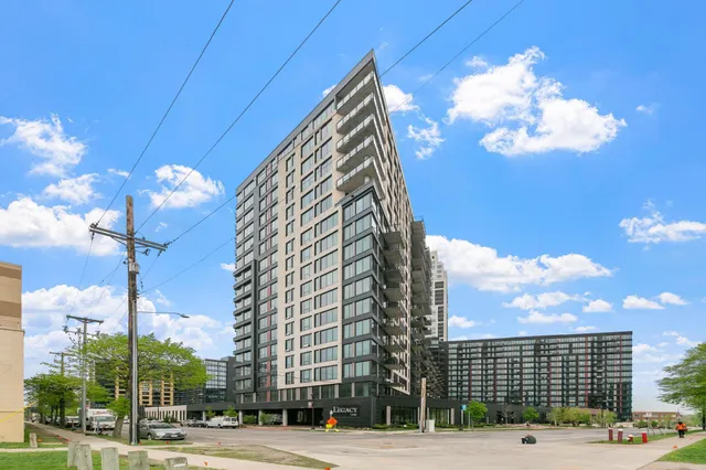 $2,995 | 1240 South 2nd Street, Unit 225, Minneapolis, MN 55415