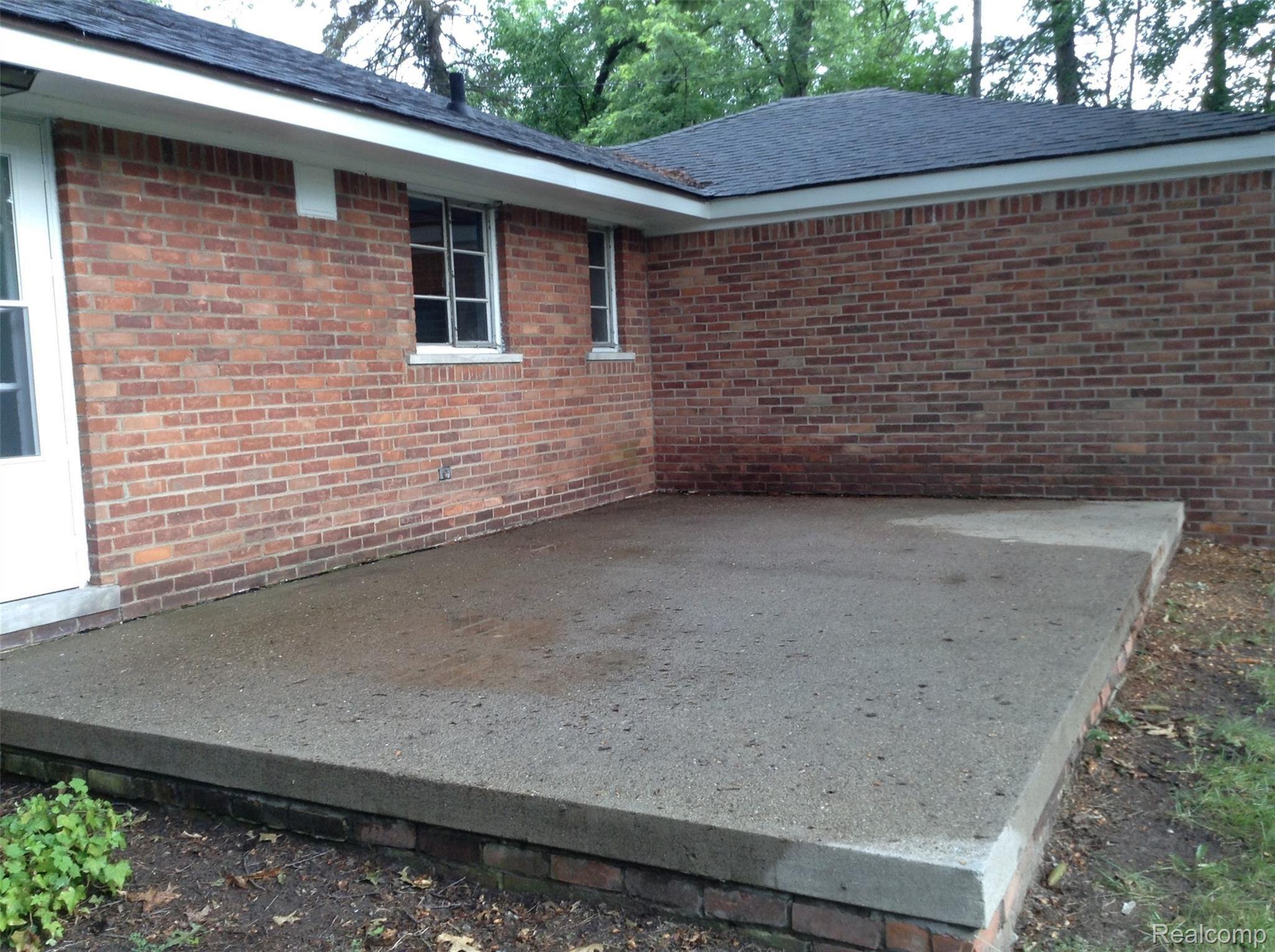 21101 Greenview Road Southfield, MI 48075 - Photo 5 of 28 14.jpg