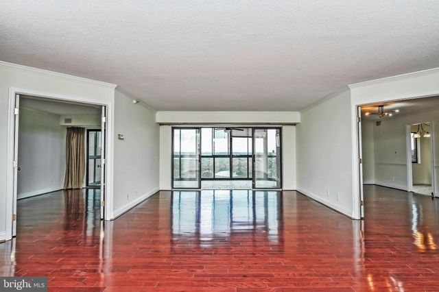 $1,040,000 | 1600 North Oak Street, Unit 919, Arlington, VA 22209