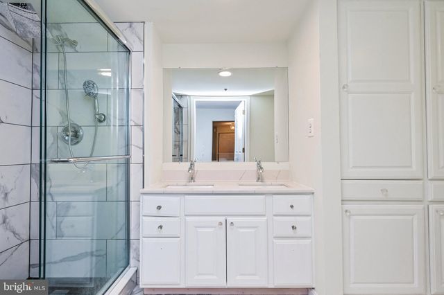 $1,040,000 | 1600 North Oak Street, Unit 919, Arlington, VA 22209