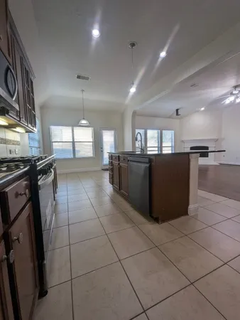 $2,600 | 18302 Wendy Glinn Way, Tomball, TX 77375