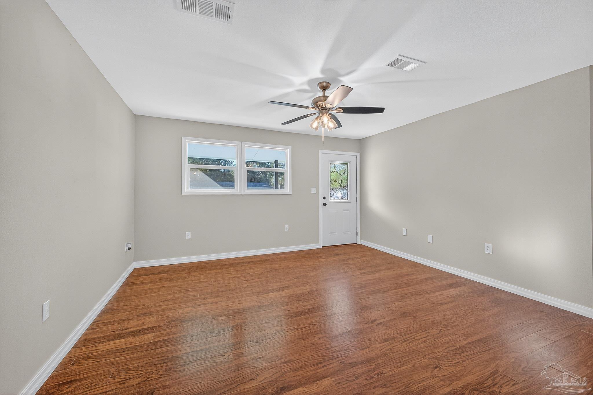 6524 Oakcrest Road Milton, FL 32570 - Photo 10 of 44 Gallery Image 10