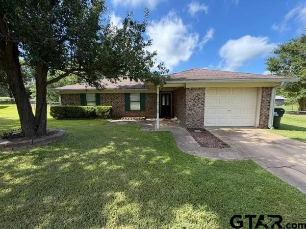 $1,350 | 10852 County Road 1282, Flint, TX 75762