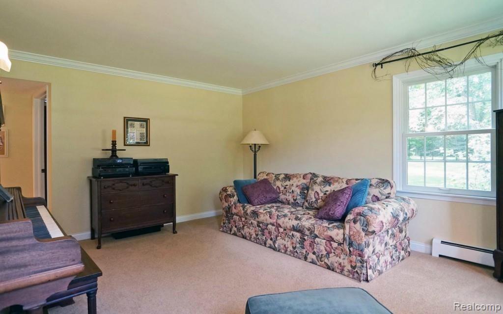 6174 Hardy Lane Howell, MI 48855 - Photo 8 of 25 8.jpg
