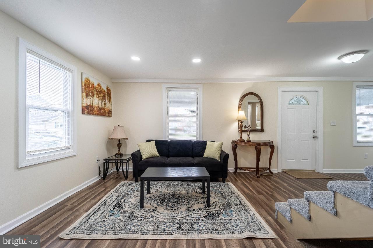 8033 Edgewater Avenue Rosedale, MD 21237 - Photo 5 of 23 Bright and inviting living space.
