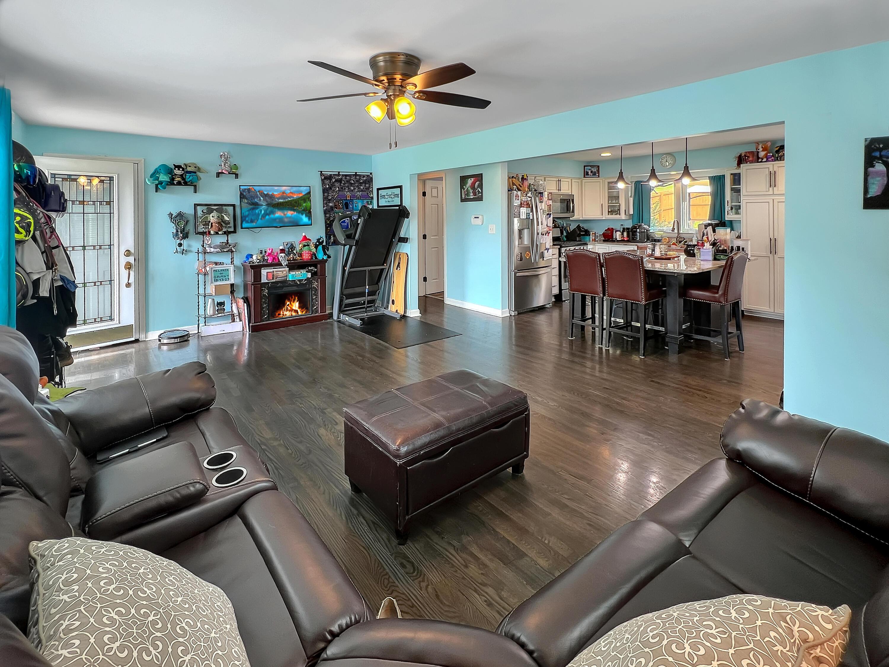 1796 Baltimore Road Northwest Lancaster, OH 43130 - Photo 4 of 27 Living room 3