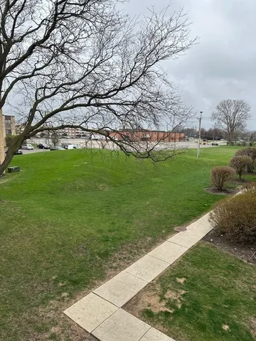 $169,000 | 674 Pinecrest Drive, Unit 203, Prospect Heights, IL 60070