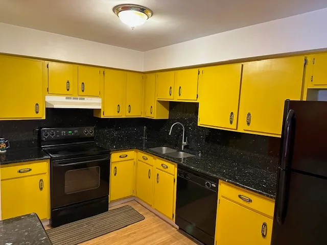 $169,000 | 674 Pinecrest Drive, Unit 203, Prospect Heights, IL 60070