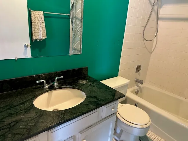 $169,000 | 674 Pinecrest Drive, Unit 203, Prospect Heights, IL 60070