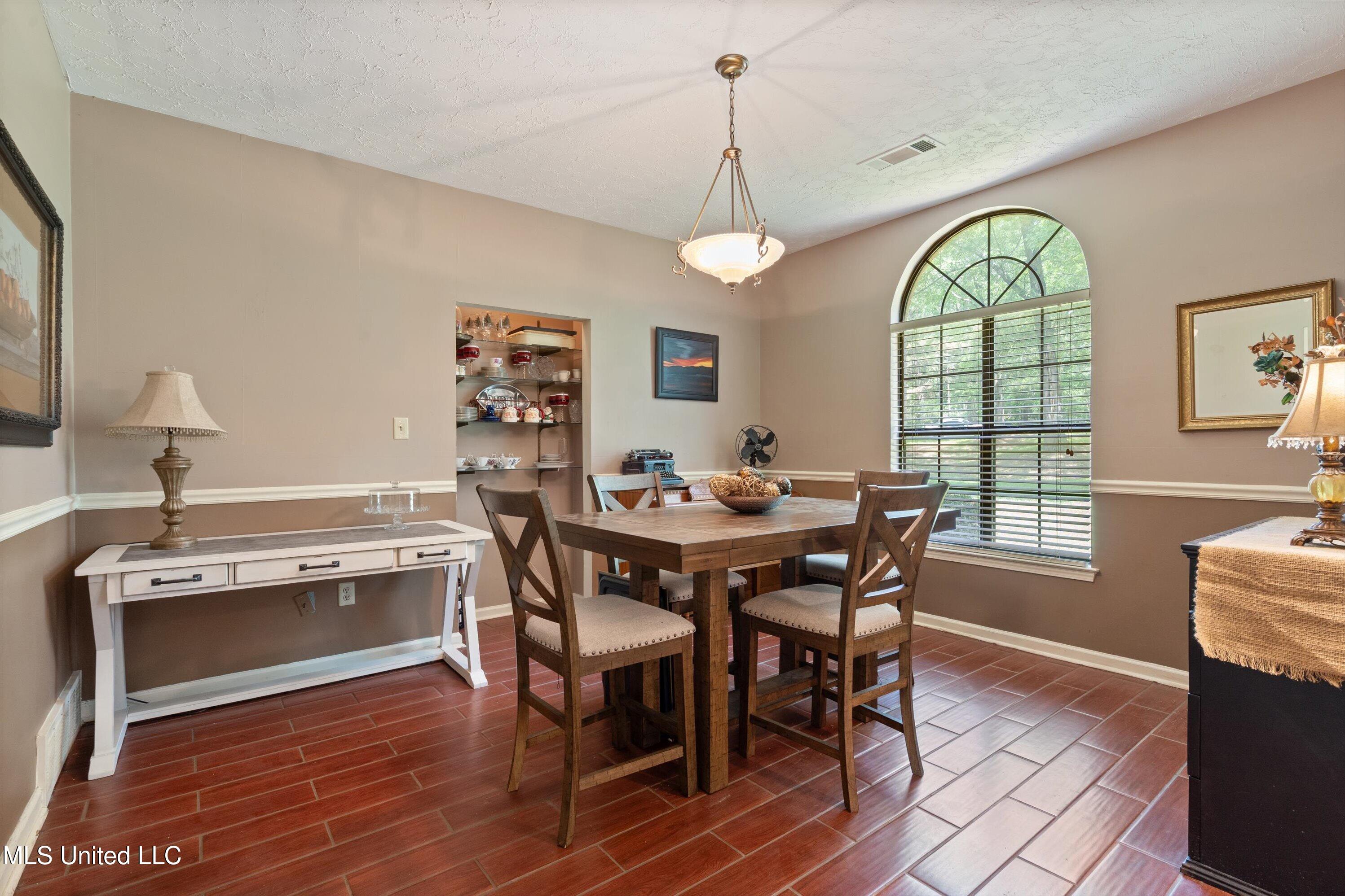 5135 Windy Ridge Drive Southaven, MS 38671 - Photo 11 of 37 Dining Room