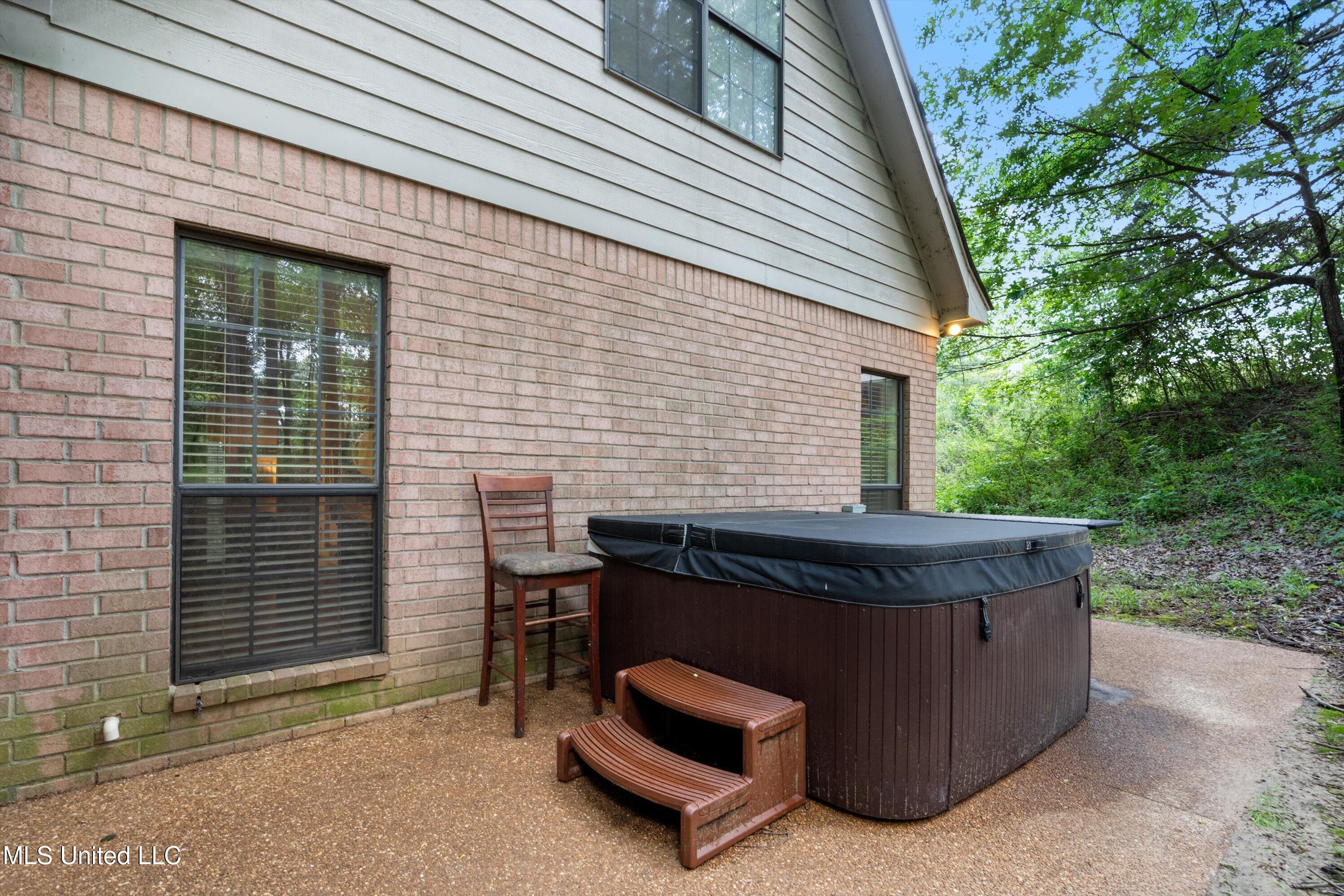 5135 Windy Ridge Drive Southaven, MS 38671 - Photo 33 of 37 Hot Tub
