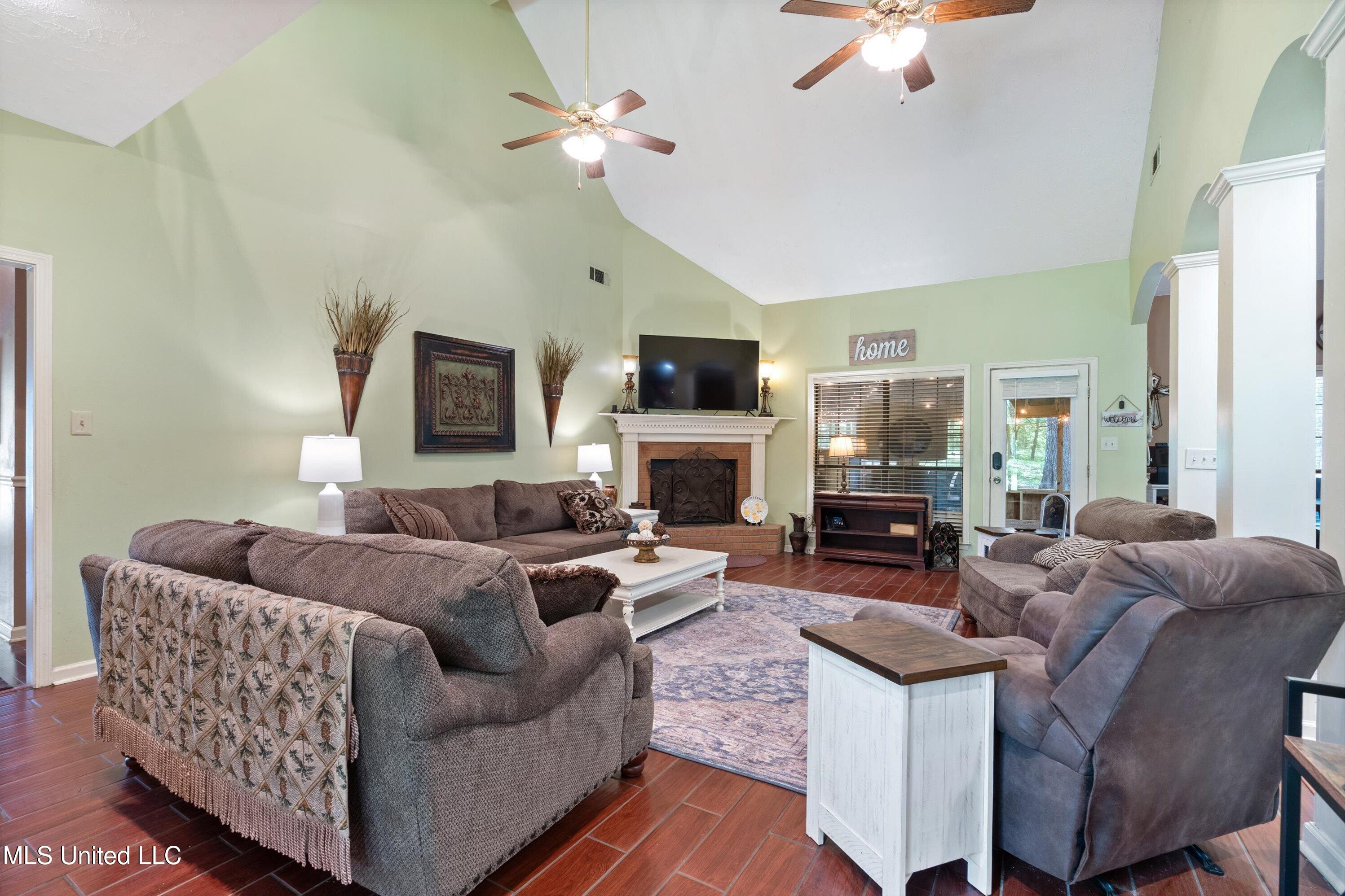 5135 Windy Ridge Drive Southaven, MS 38671 - Photo 5 of 37 Great Room