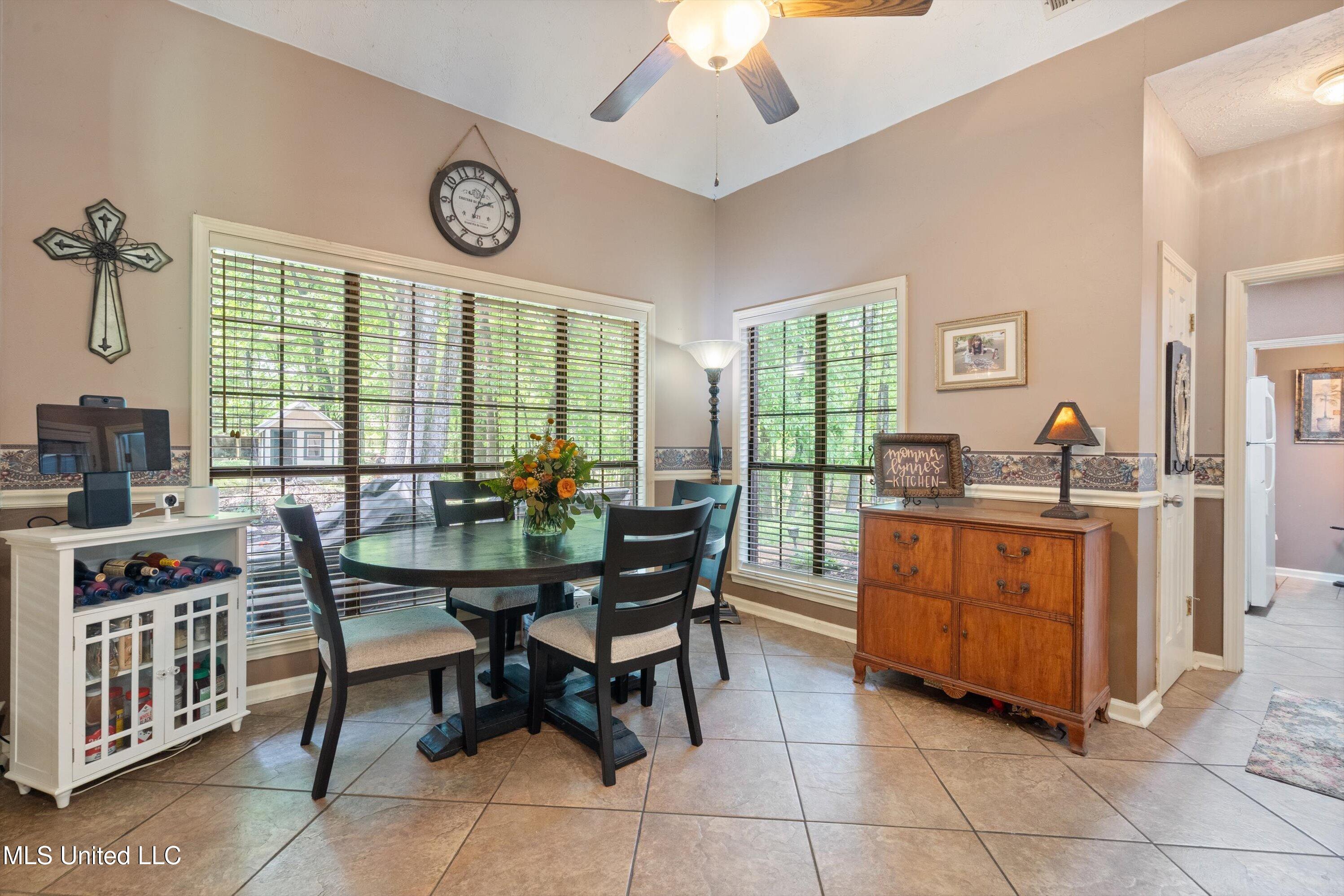 5135 Windy Ridge Drive Southaven, MS 38671 - Photo 7 of 37 Breakfast Room