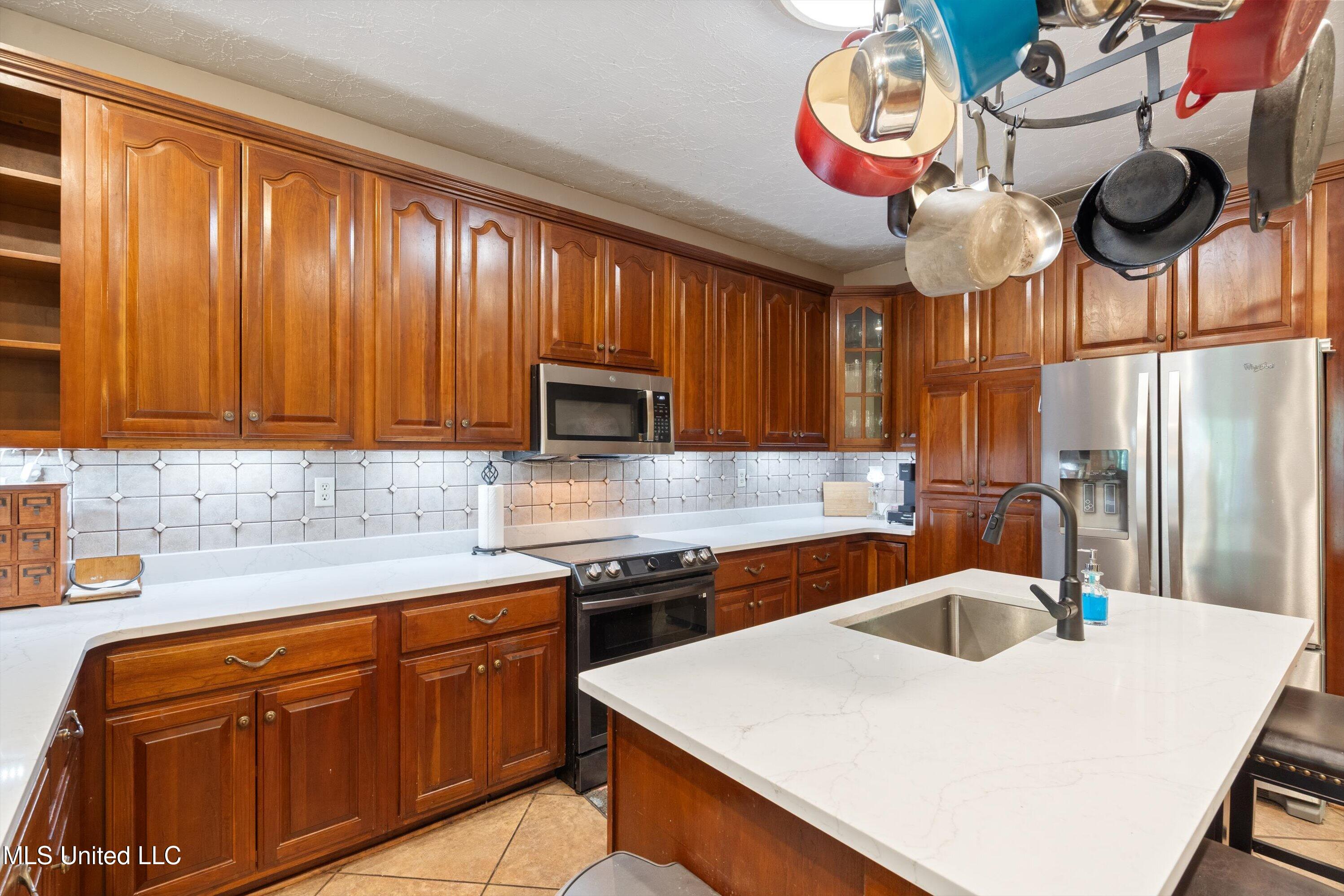 5135 Windy Ridge Drive Southaven, MS 38671 - Photo 8 of 37 Kitchen