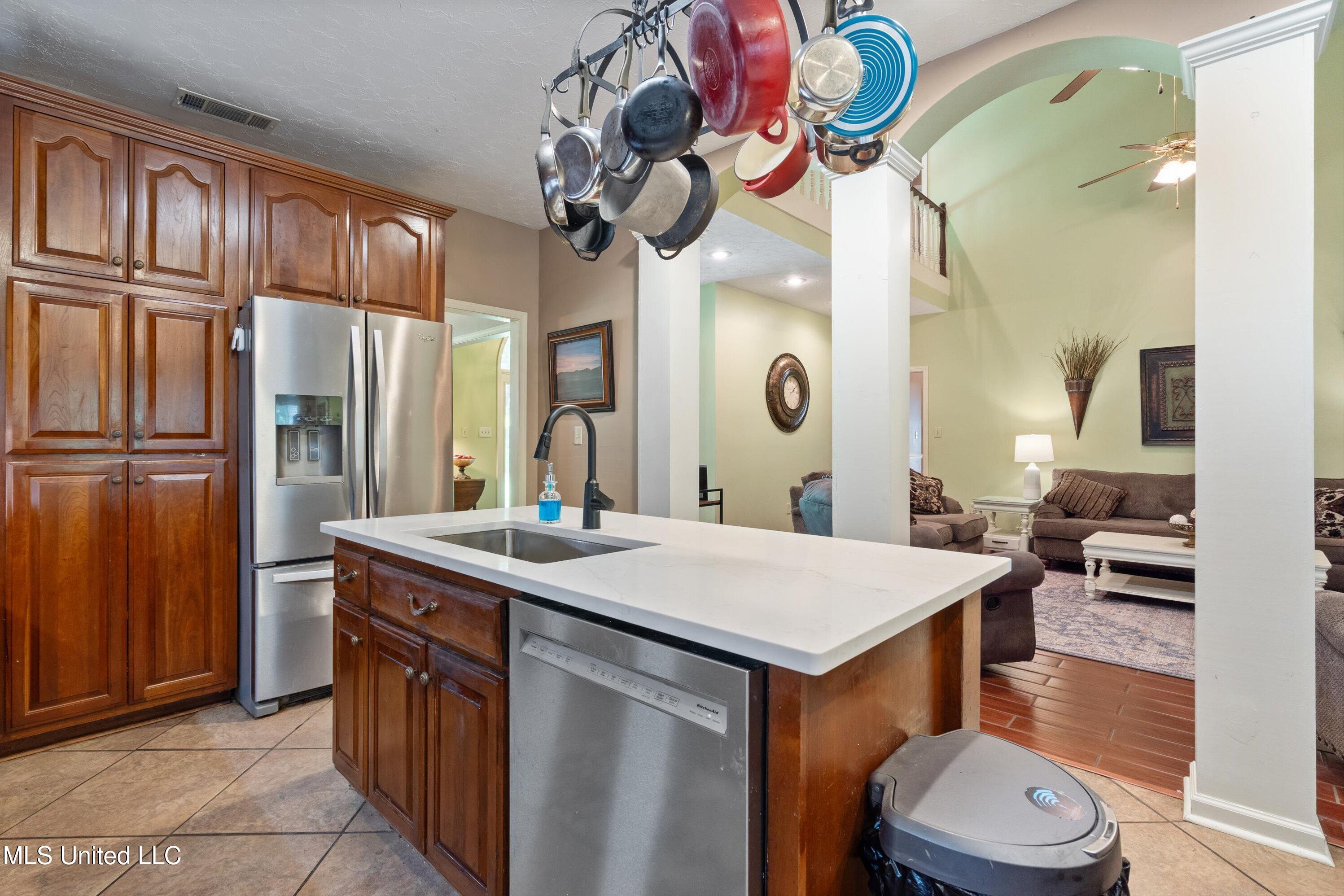 5135 Windy Ridge Drive Southaven, MS 38671 - Photo 9 of 37 Kitchen