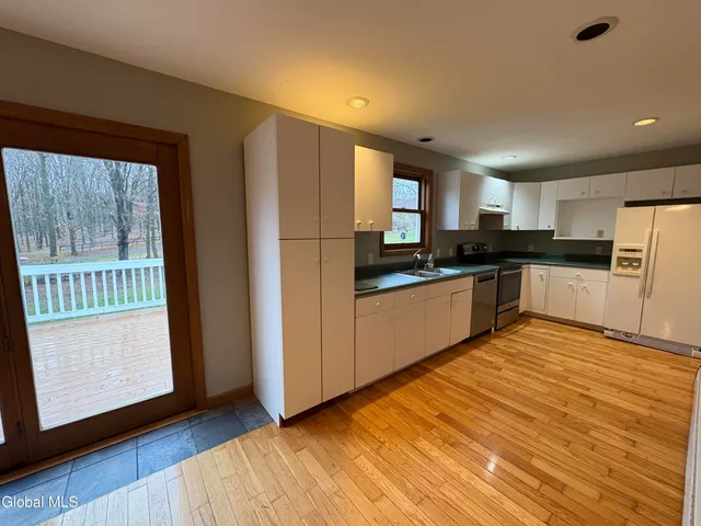 $300,000 | 47 Dayton Hill Road, Middle Granville, NY 12849