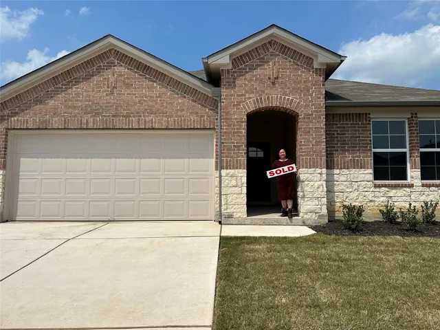 $2,300 | 19516 Ann Richards Avenue, Manor, TX 78653