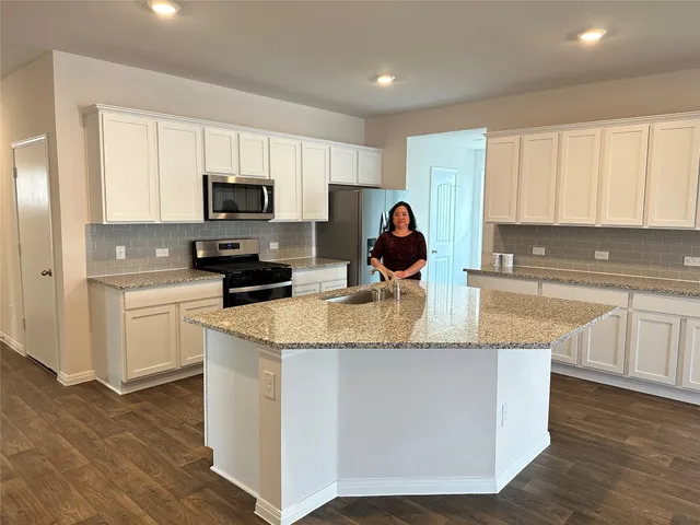 $2,300 | 19516 Ann Richards Avenue, Manor, TX 78653