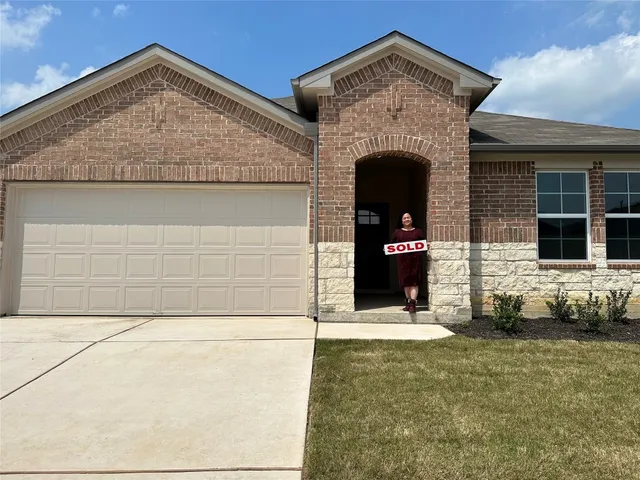$2,300 | 19516 Ann Richards Avenue, Manor, TX 78653