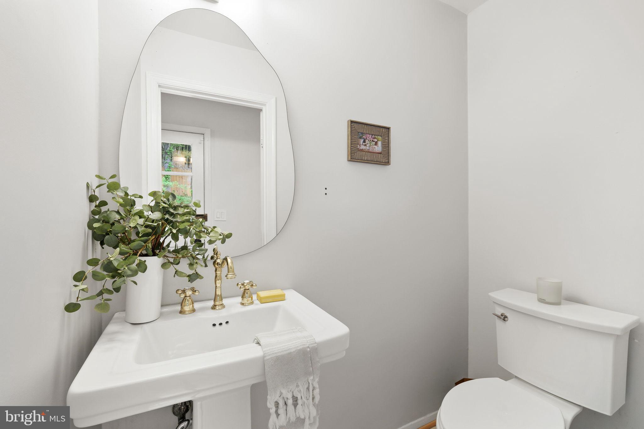 10900 Gainsborough Road Potomac, MD 20854 - Photo 21 of 44 a bathroom with a sink mirror and toilet
