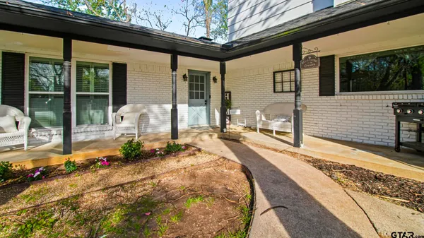 a house view with a outdoor space