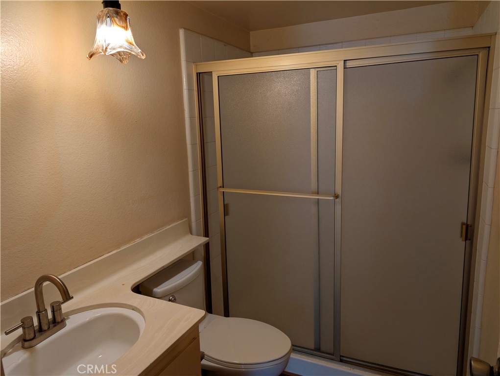 10044 Larwin Avenue, Unit 3 Chatsworth, CA 91311 - Photo 14 of 37