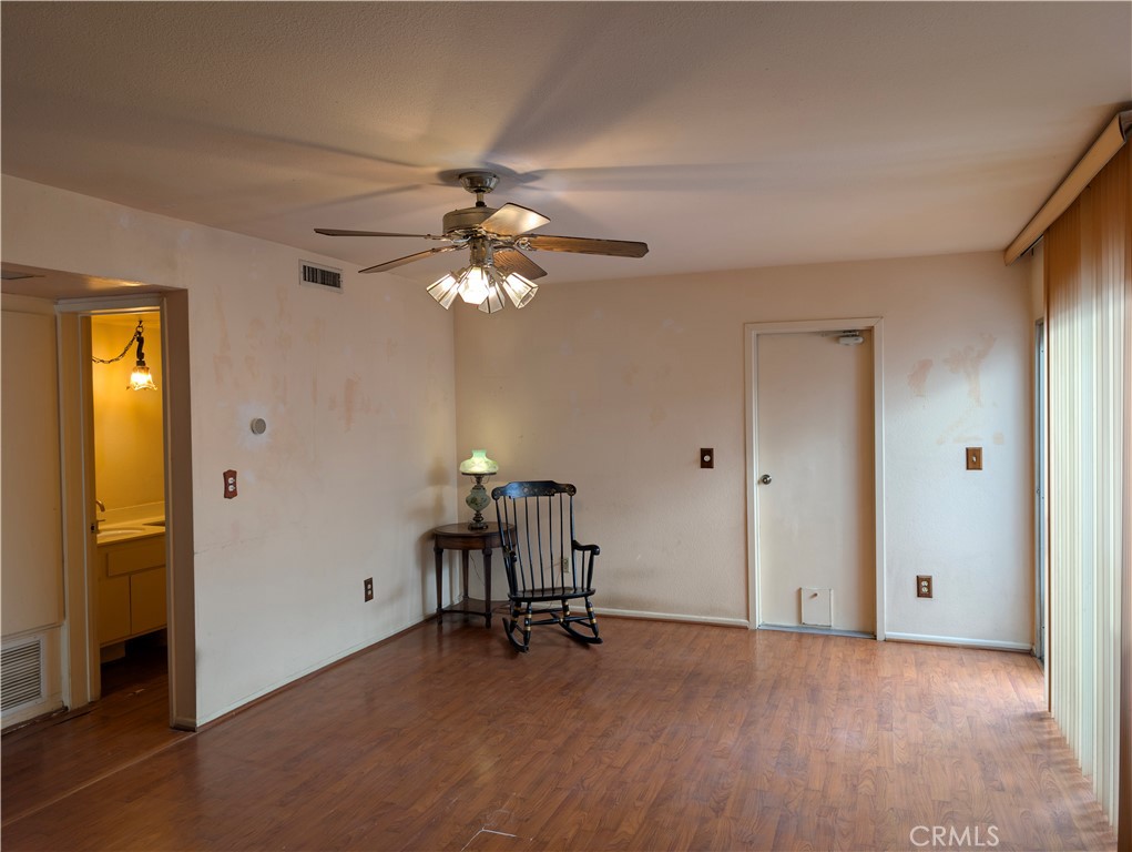 10044 Larwin Avenue, Unit 3 Chatsworth, CA 91311 - Photo 16 of 37