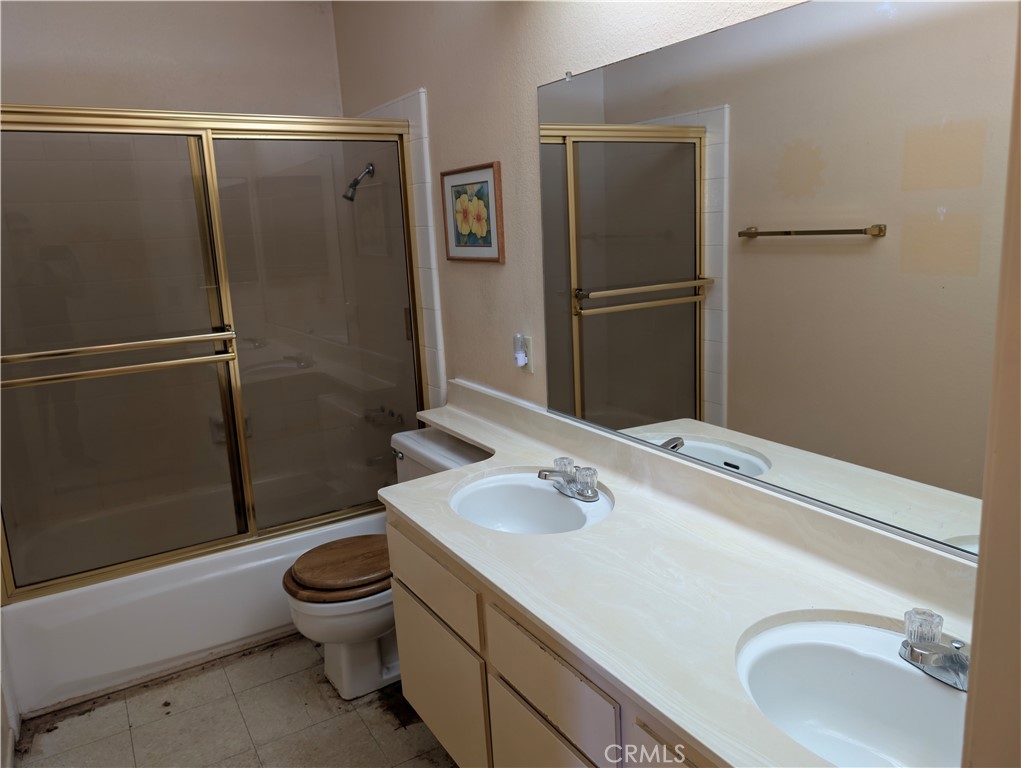 10044 Larwin Avenue, Unit 3 Chatsworth, CA 91311 - Photo 20 of 37