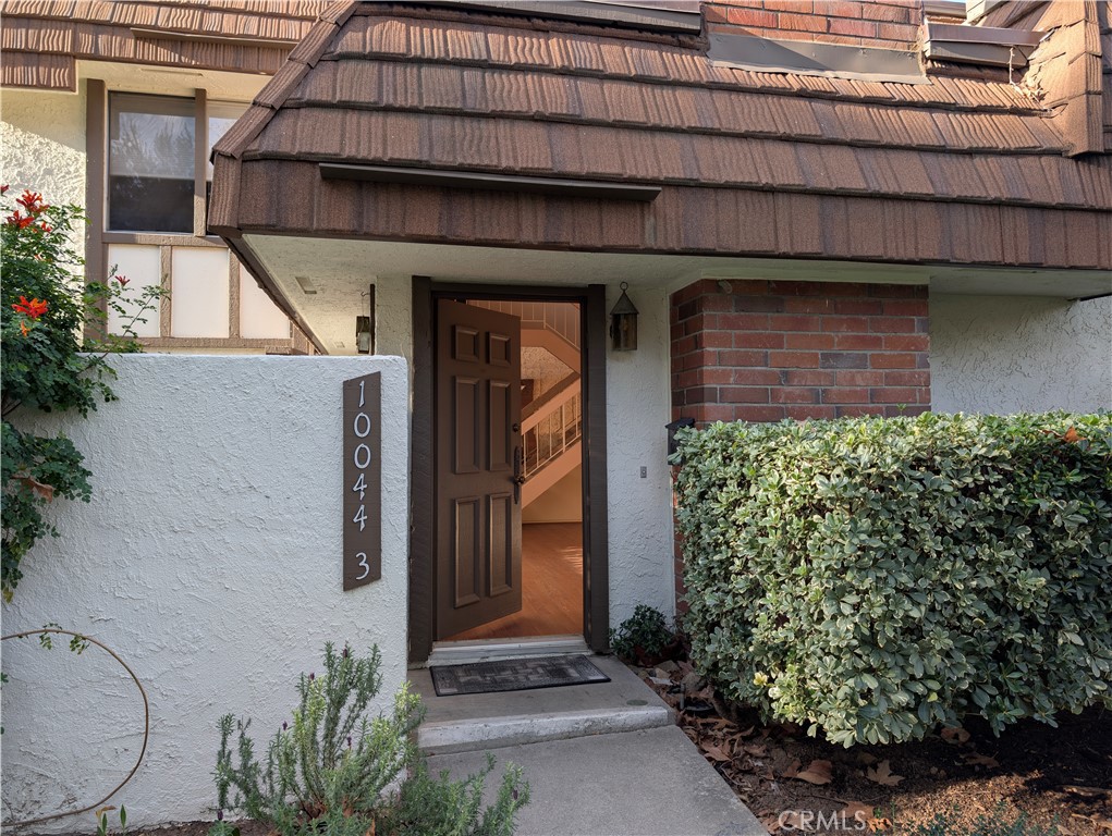 10044 Larwin Avenue, Unit 3 Chatsworth, CA 91311 - Photo 2 of 37