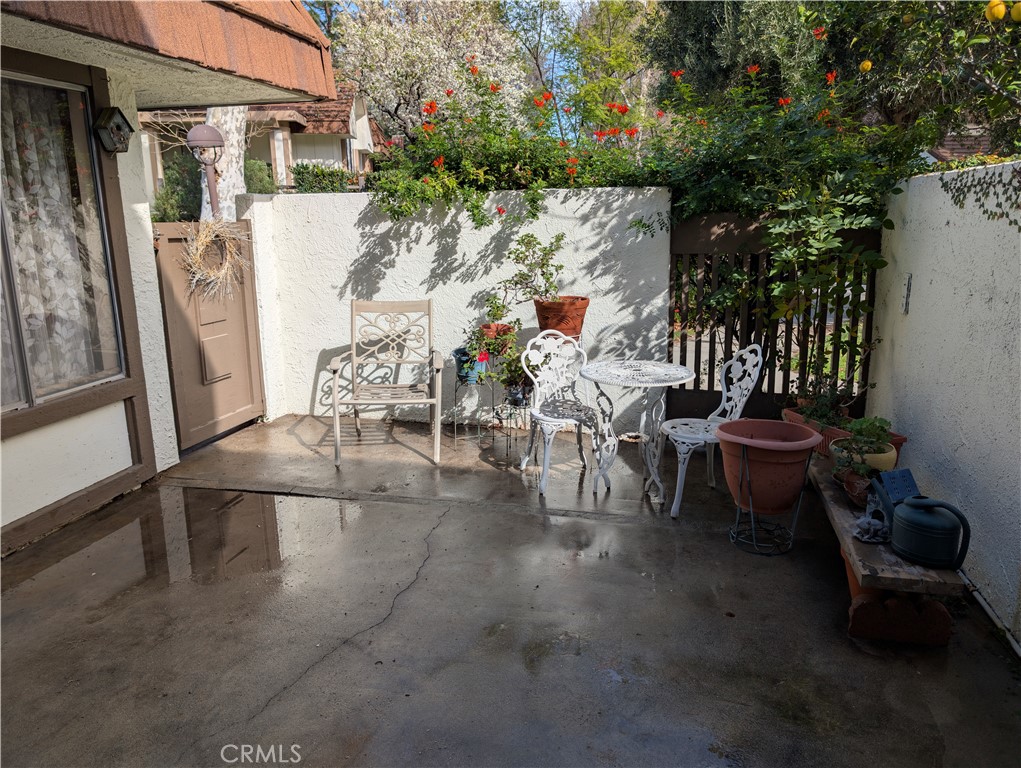 10044 Larwin Avenue, Unit 3 Chatsworth, CA 91311 - Photo 26 of 37