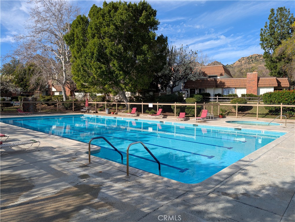 10044 Larwin Avenue, Unit 3 Chatsworth, CA 91311 - Photo 33 of 37