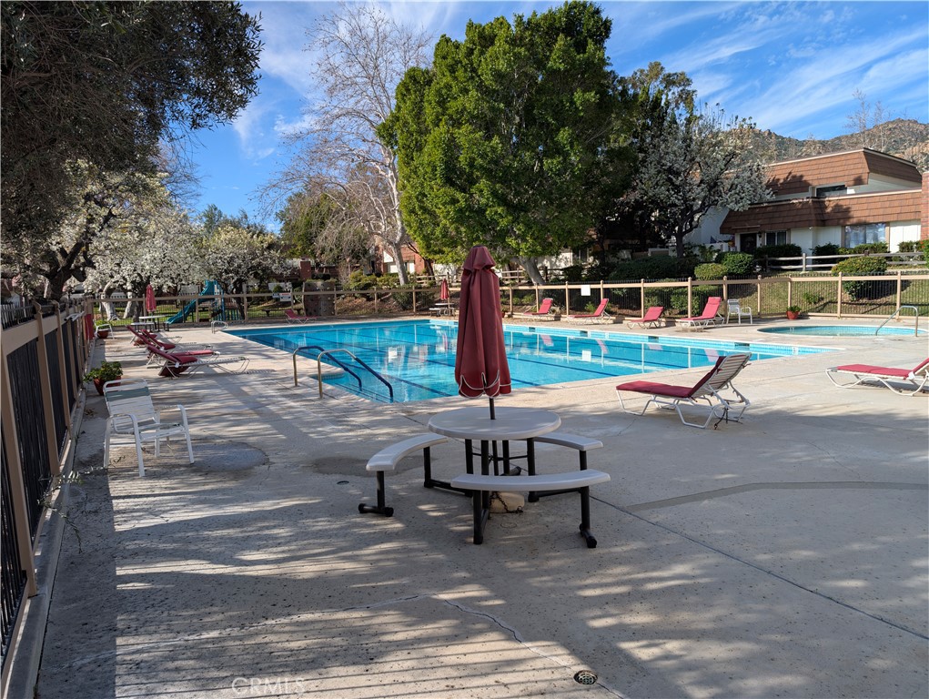 10044 Larwin Avenue, Unit 3 Chatsworth, CA 91311 - Photo 34 of 37