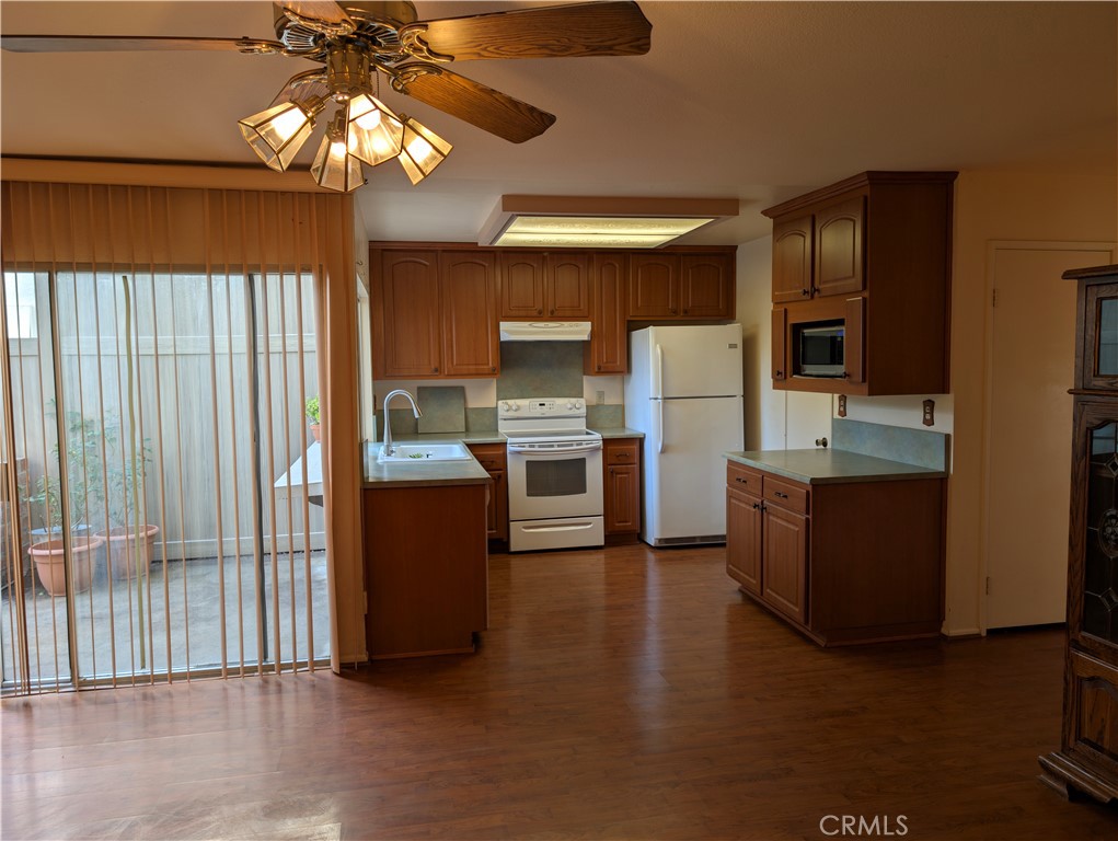 10044 Larwin Avenue, Unit 3 Chatsworth, CA 91311 - Photo 8 of 37