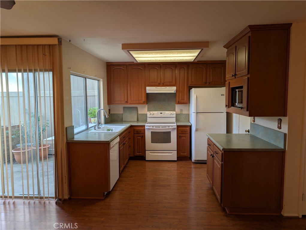 10044 Larwin Avenue, Unit 3 Chatsworth, CA 91311 - Photo 9 of 37