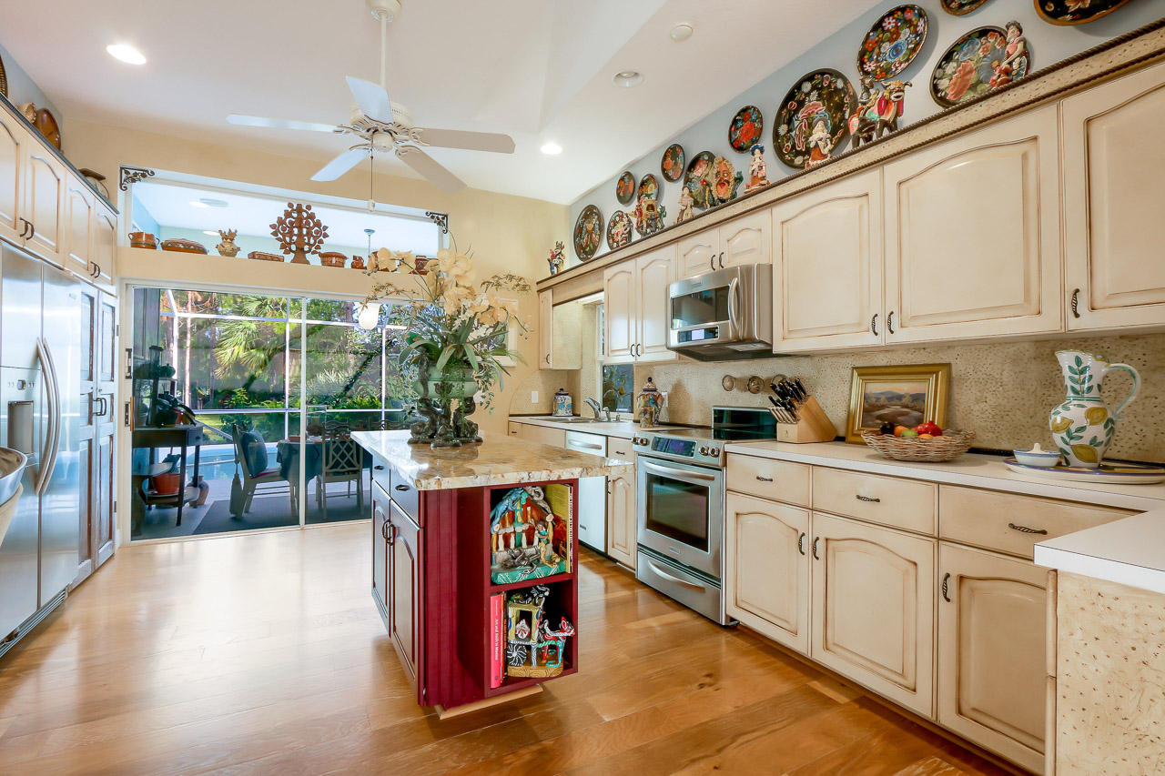 4883 Southeast Longleaf Place Hobe Sound, FL 33455 - Photo 12 of 27 Kitchen