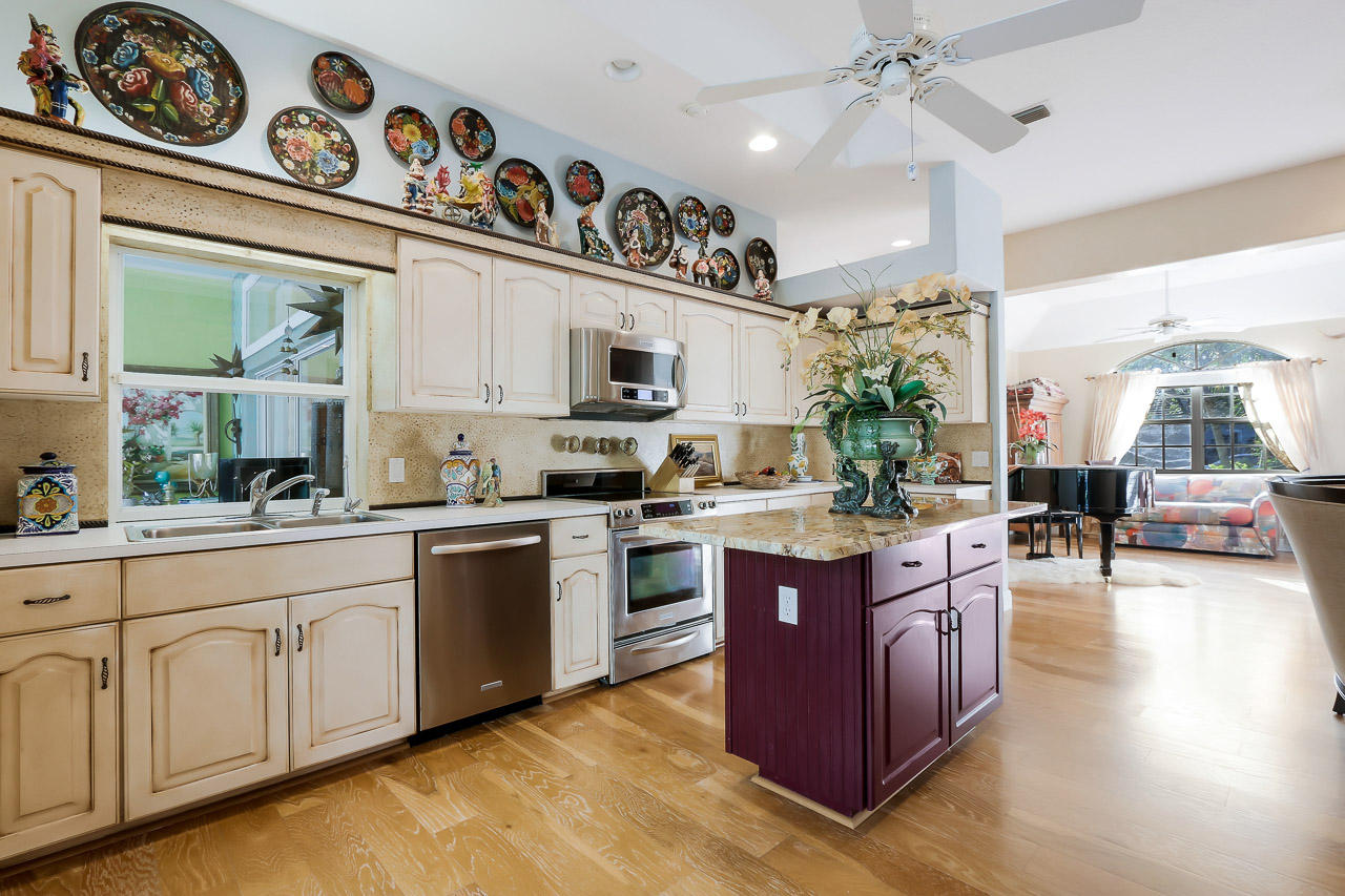 4883 Southeast Longleaf Place Hobe Sound, FL 33455 - Photo 10 of 27 Kitchen