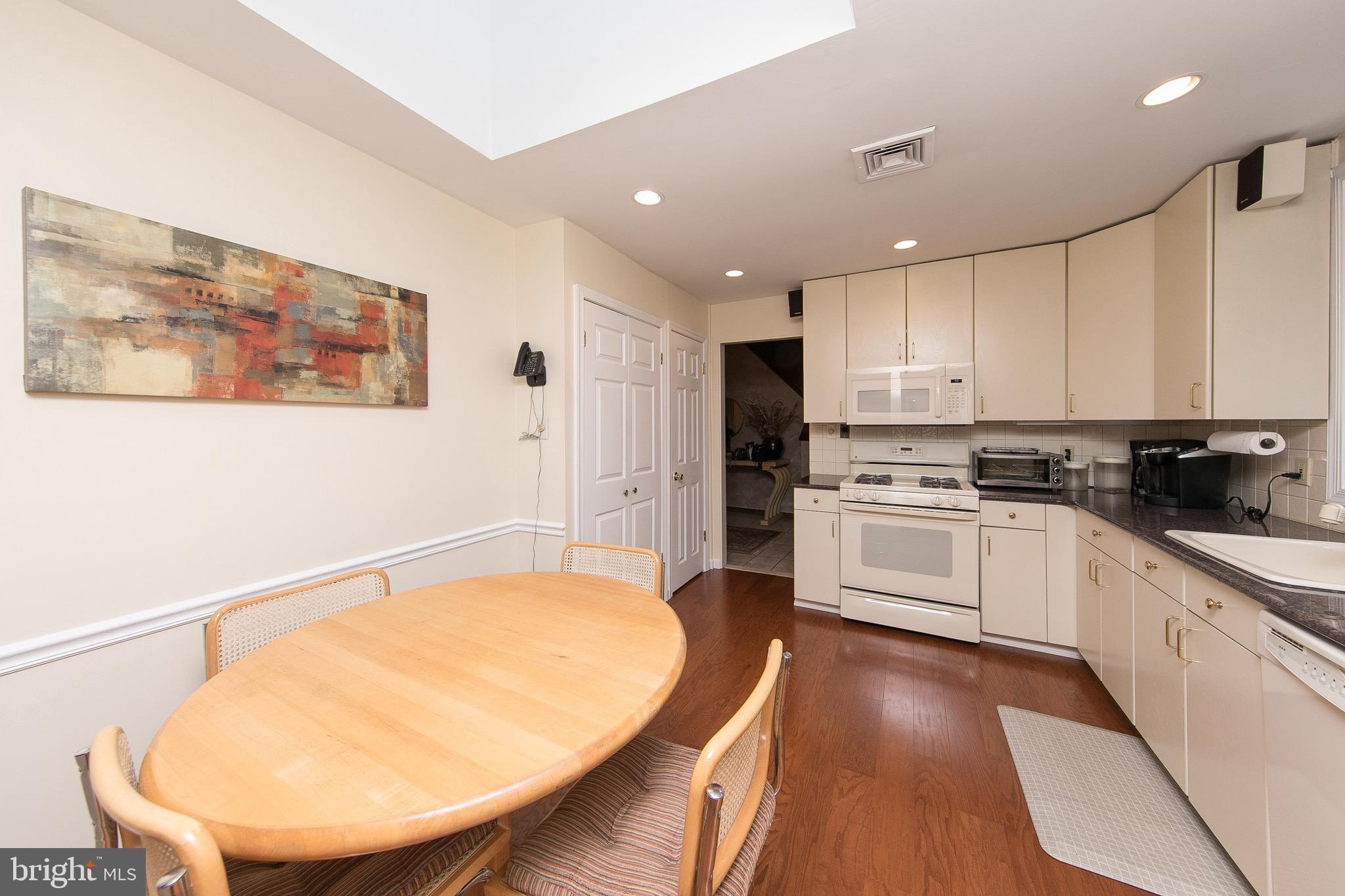 8034 Jenkintown Road Cheltenham, PA 19012 - Photo 4 of 39