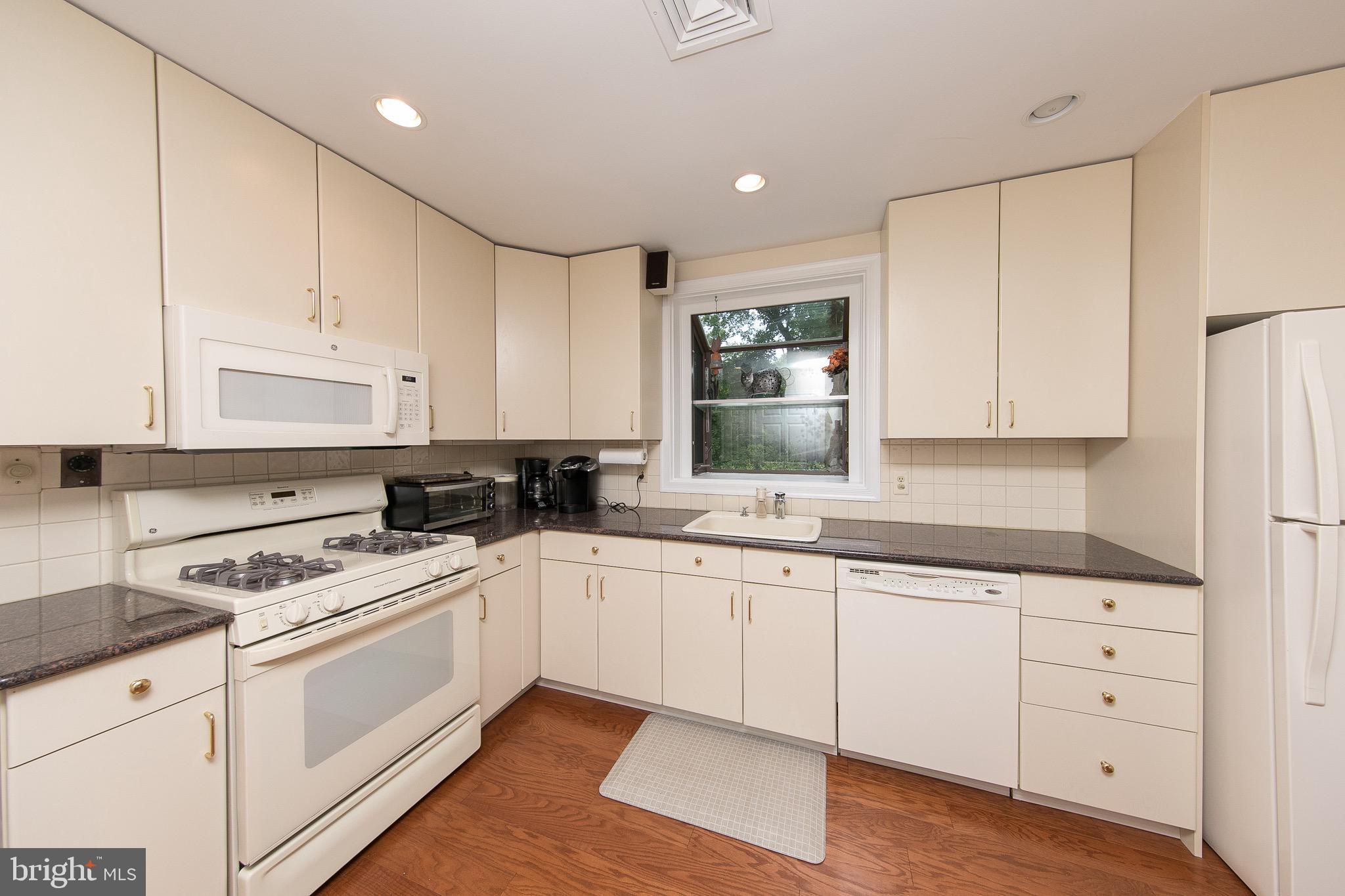 8034 Jenkintown Road Cheltenham, PA 19012 - Photo 5 of 39
