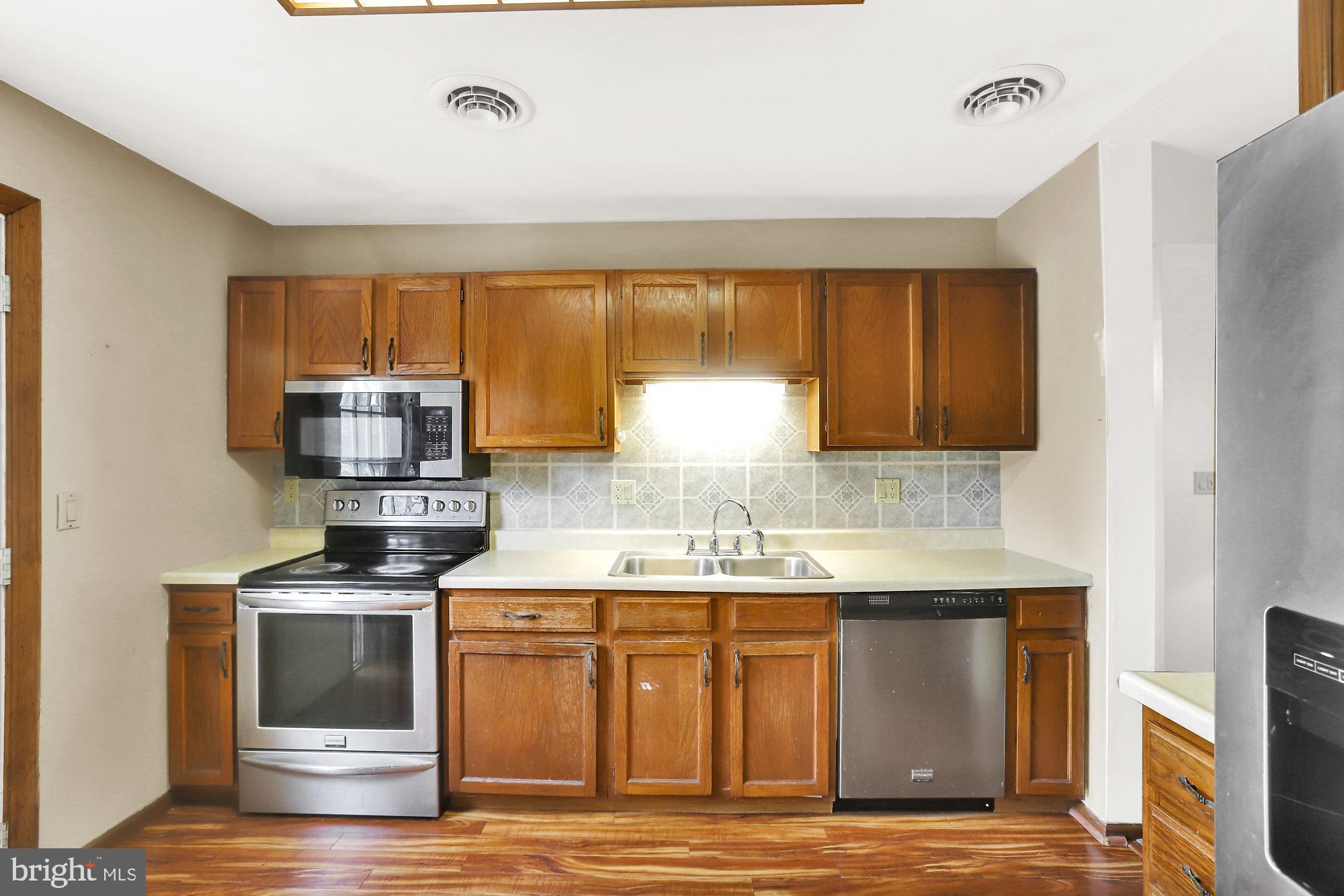 589 Wellington Road Harrisburg, PA 17109 - Photo 3 of 31 Gallery Image 3