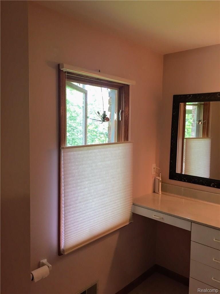 155 Stark Road Rochester, MI 48307 - Photo 17 of 23 17.JPG