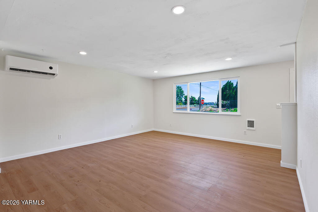 502 South Friedline Road Yakima, WA 98908 - Photo 3 of 14 Living room